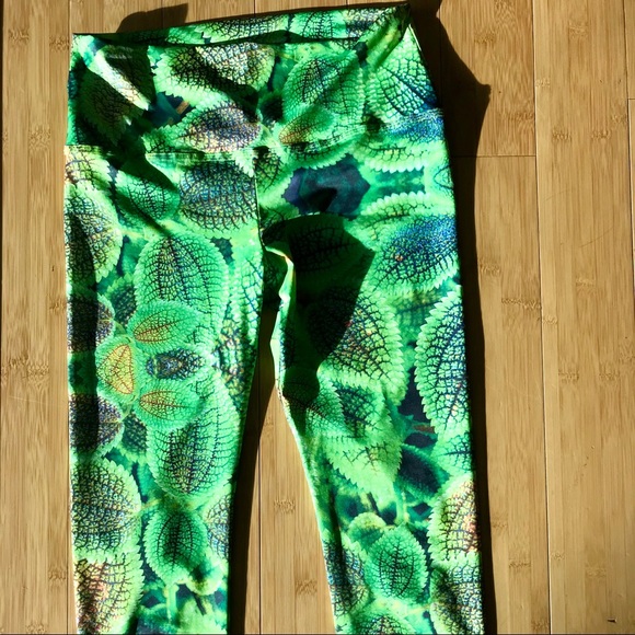 I’m Shanti leaves Capri leggings - Picture 1 of 3